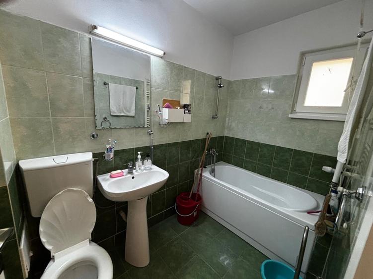 Apartament cu 2 camere decomandat, mobilat în Traian