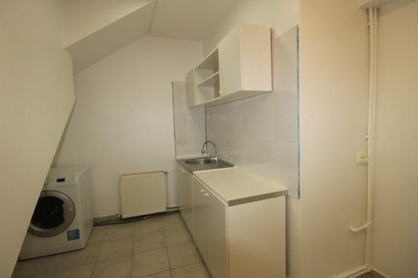 Apartament cu 2 camere decomandat, mobilat în Romană