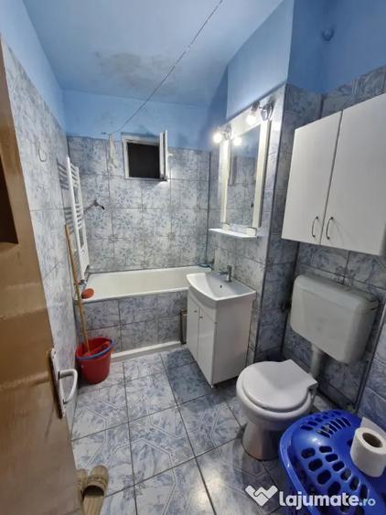 Apartament cu 2 camere semidecomandat, mobilat în Dâmbovița