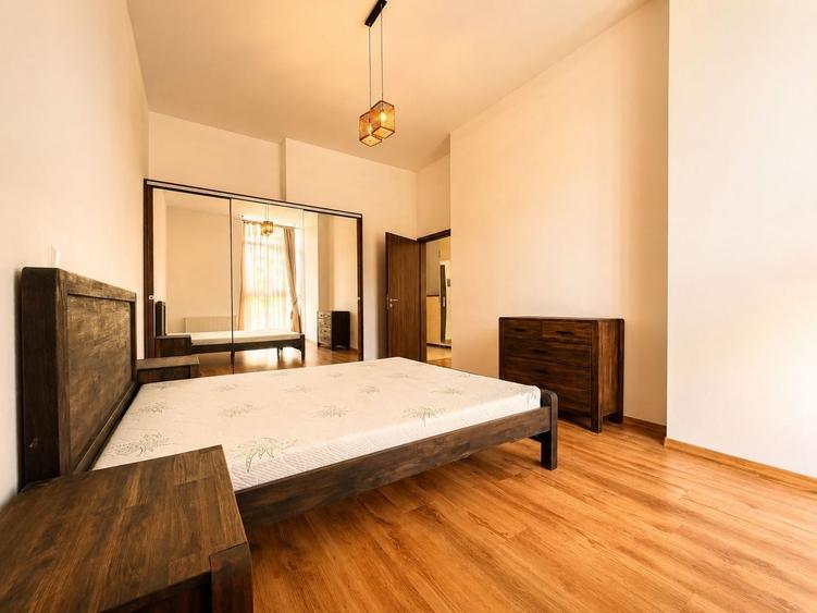 Apartament cu 2 camere semidecomandat, mobilat în Soarelui