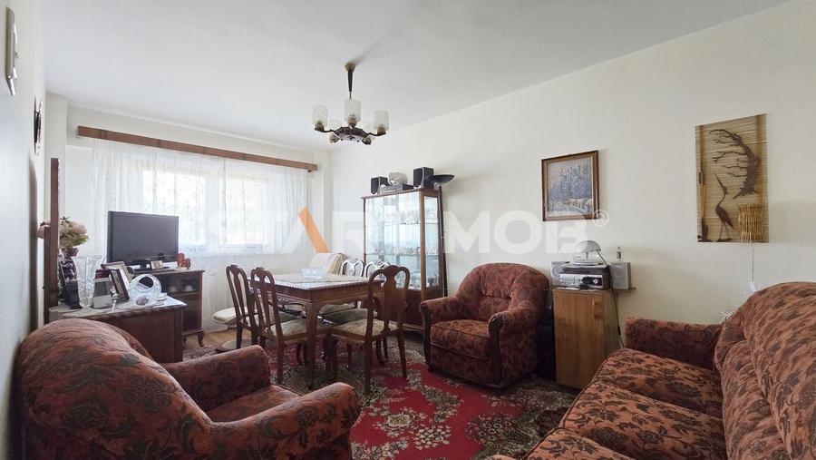 Apartament cu 3 camere decomandat în Calea București
