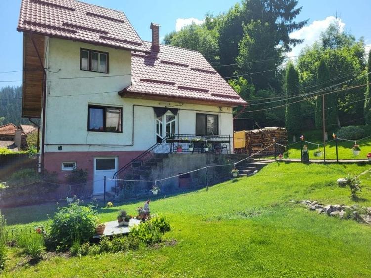 Casă individuală cu 6 camere cu Canalizare în Bran