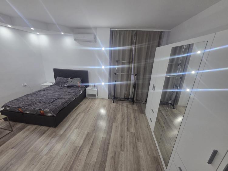 Casă individuală cu 9 camere cu Teren 150 Mp în Brătianu