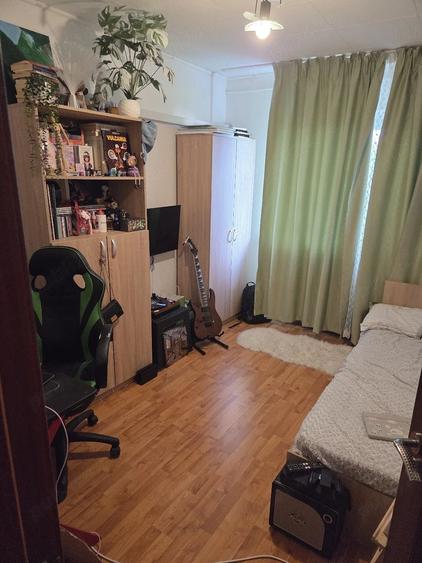 Apartament cu 3 camere decomandat, mobilat în Rovine