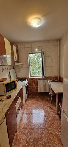 Sud ,se inchiriaza apartament decomandat 3 camere,pret 300 euro - 2