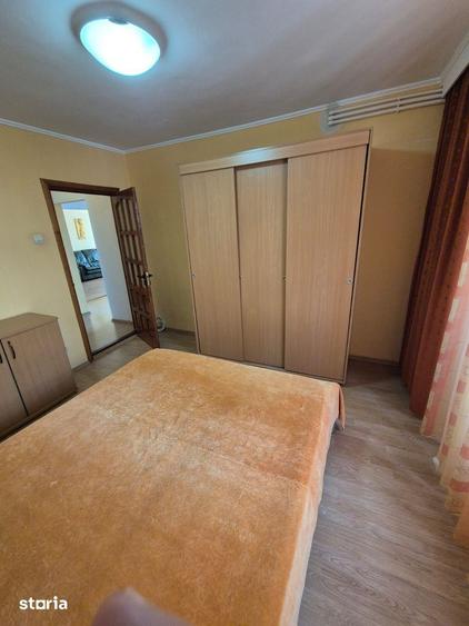 Apartament cu 3 camere decomandat, mobilat în Casa de Cultură