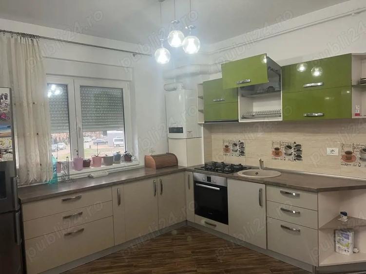 Apartament cu 3 camere decomandat în Lipovei