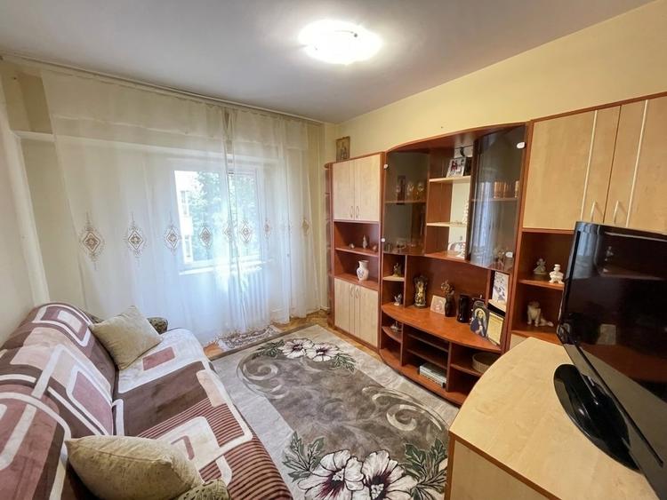 Apartament cu 3 camere decomandat, mobilat în Păcurari