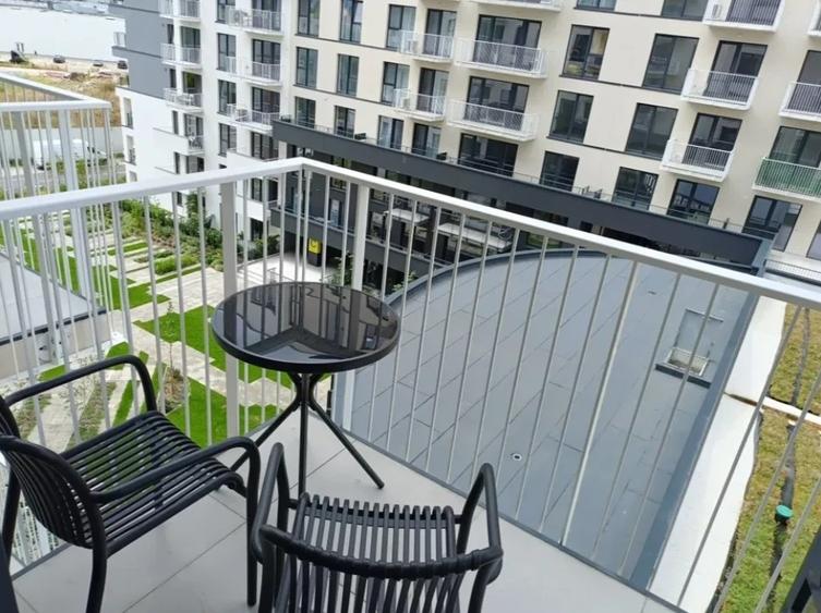 Apartament cu 2 camere semidecomandat în Podu Roș