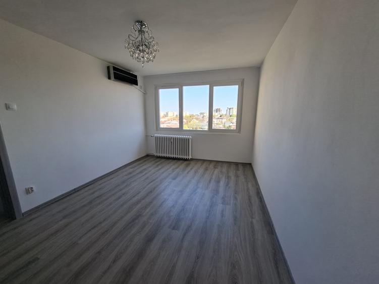 Apartament cu 3 camere semidecomandat în Obor