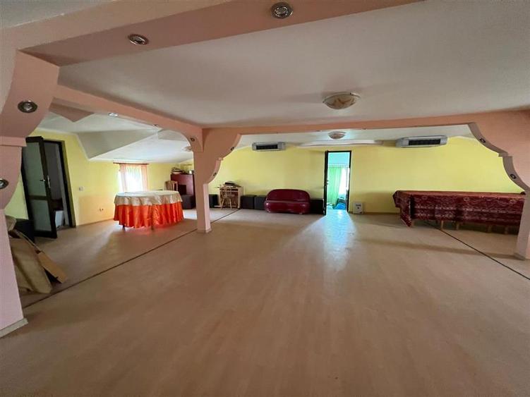 Spațiu comercial, de 216 mp, în Jorăști