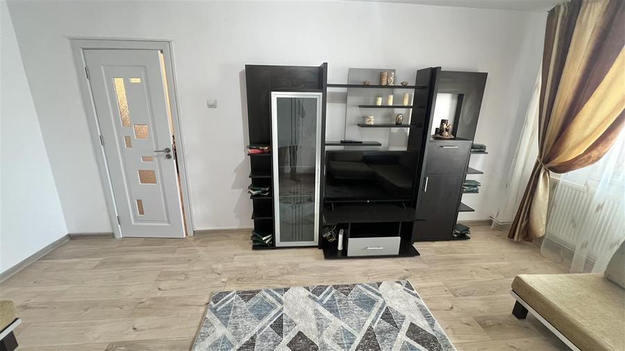 Apartament cu 3 camere decomandat, mobilat în Răcădău