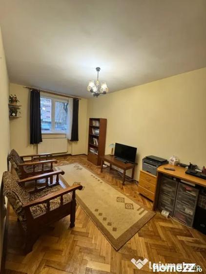 Apartament cu 3 camere decomandat în Săsar