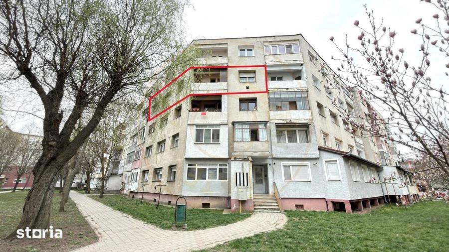 Apartament cu 3 camere semidecomandat, mobilat în Central