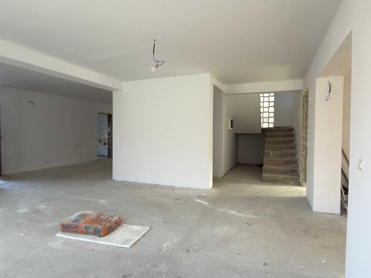 Casa in Rasnov, 5 camere, 700mp teren - 4