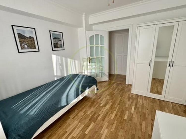 Apartament cu 4 camere decomandat, mobilat în Central