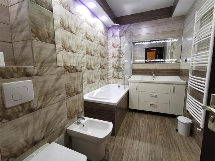 Apartament cu 3 camere semidecomandat, mobilat în Tractorul