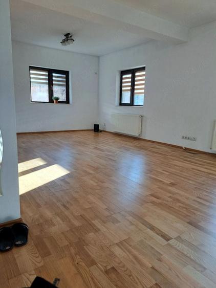 Casă individuală cu 4 camere cu Canalizare în Nord