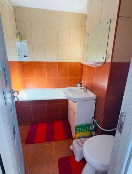 Apartament cu 3 camere decomandat în Drumul Taberei