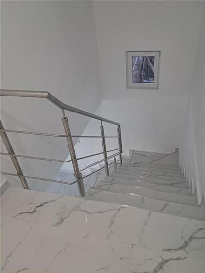 Casă individuală cu 5 camere cu Canalizare în Lumina