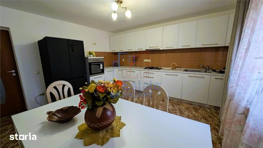 Casă cu 3 camere cu Teren 300 Mp în Bucium