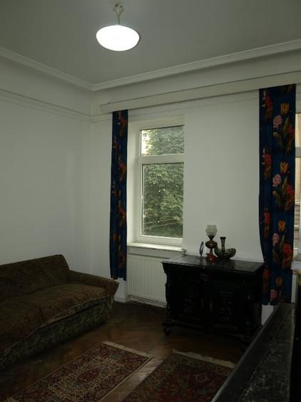 Apartament cu 3 camere semidecomandat în Armeneasca