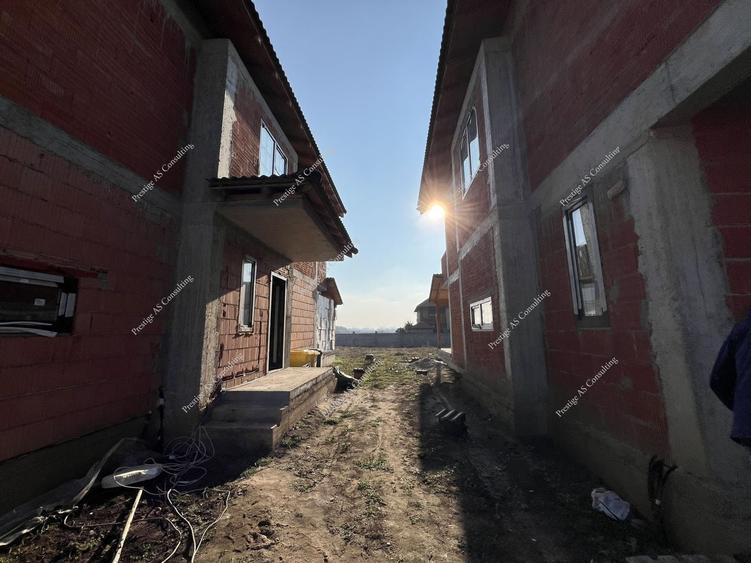 Duplex cu 4 camere cu Canalizare în Dumbrăvița