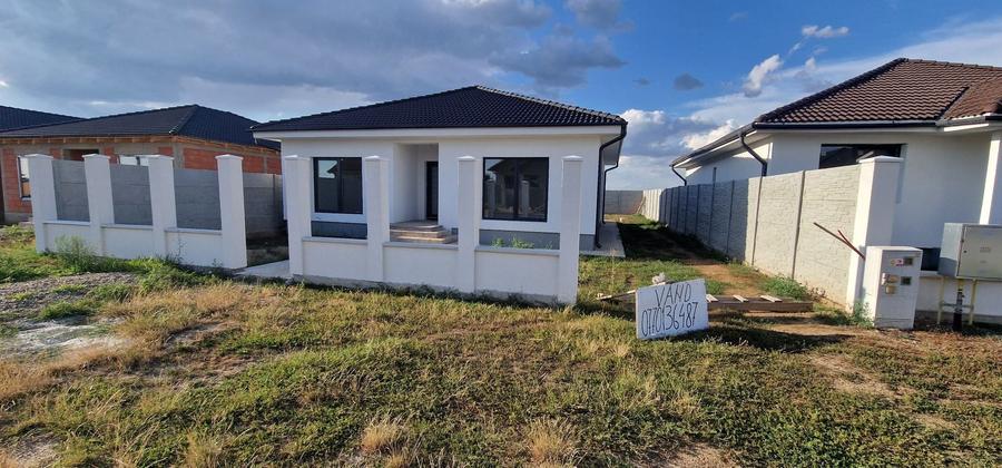 Casă cu 4 camere în Sântandrei