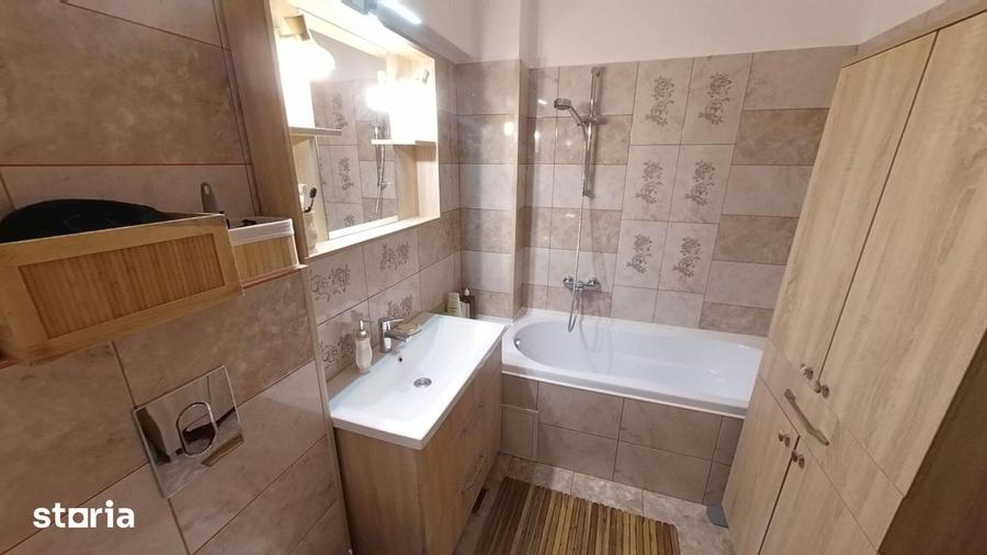 Apartament cu 4 camere decomandat în Central