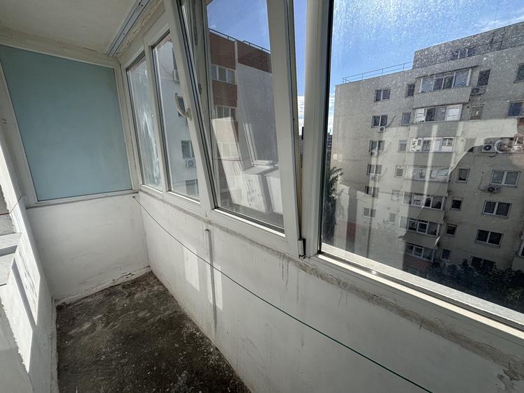 Apartament cu 2 camere semidecomandat în Tei
