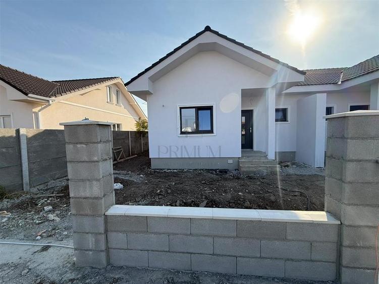 Duplex cu 3 camere cu Canalizare în Moșnița Veche