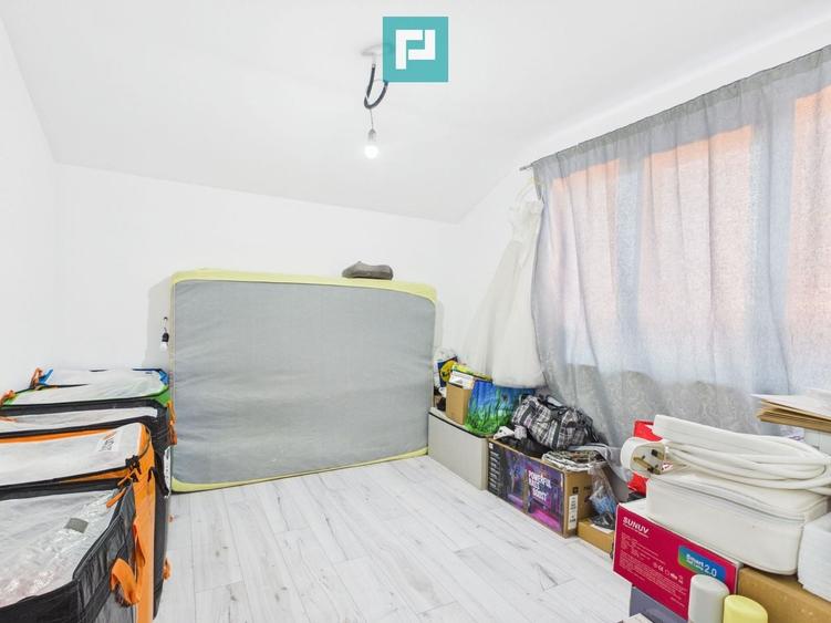 Casă individuală cu 6 camere cu Canalizare în Sântandrei