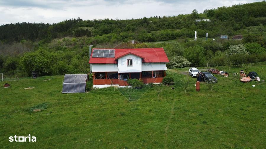 Casă cu 4 camere cu Teren 57600 Mp în Zimbor
