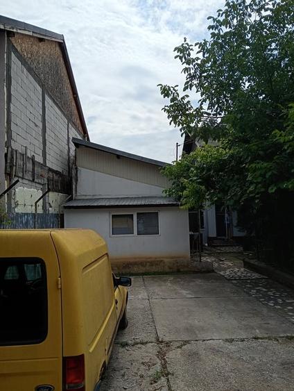 Casă cu 4 camere cu Teren 300 Mp în Tei