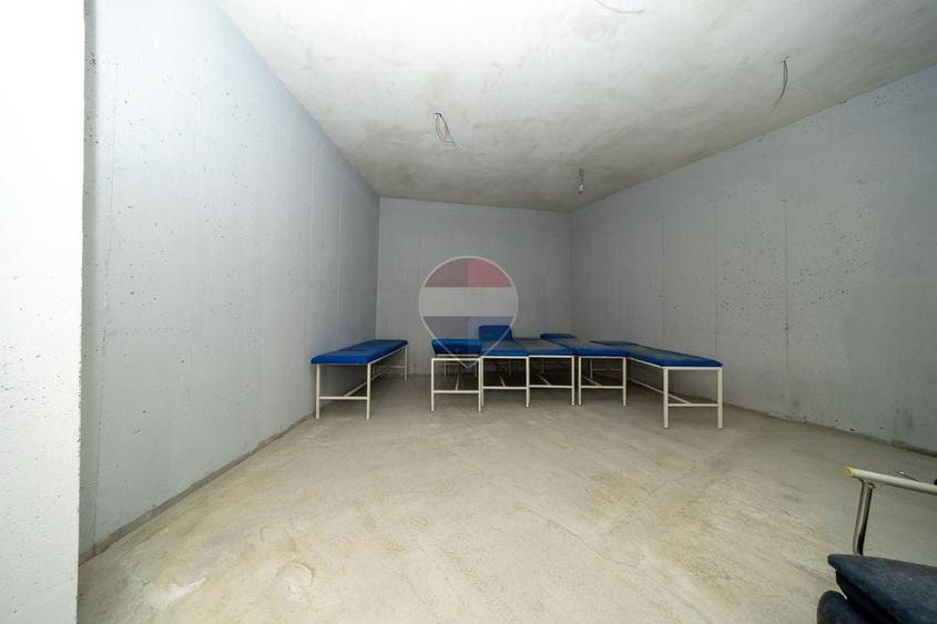 Spațiu comercial, de 2,439.1398925781 mp, în Sud