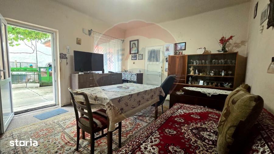 Casă cu 4 camere cu Teren 540 Mp în Central