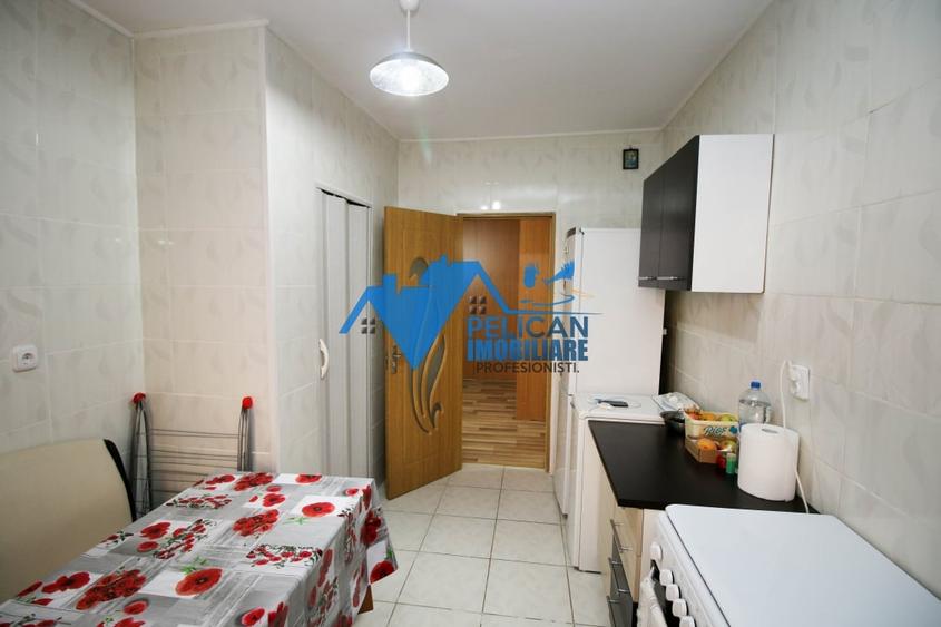 Apartament cu 3 camere decomandat, mobilat în Vest
