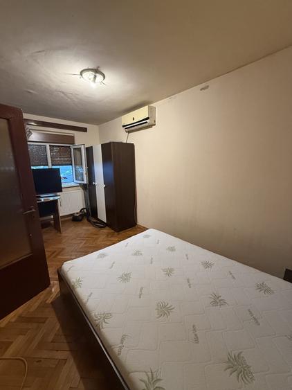 Apartament cu 2 camere nedecomandat, mobilat în P-ța Doina
