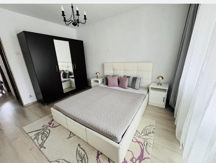 Apartament cu 3 camere decomandat în Petros