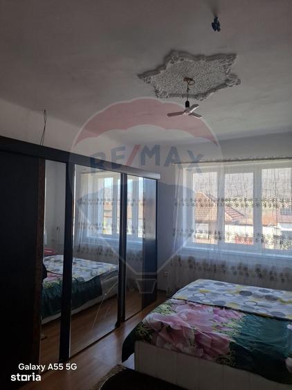 Casă cu 4 camere cu Teren 702 Mp în Axente Sever