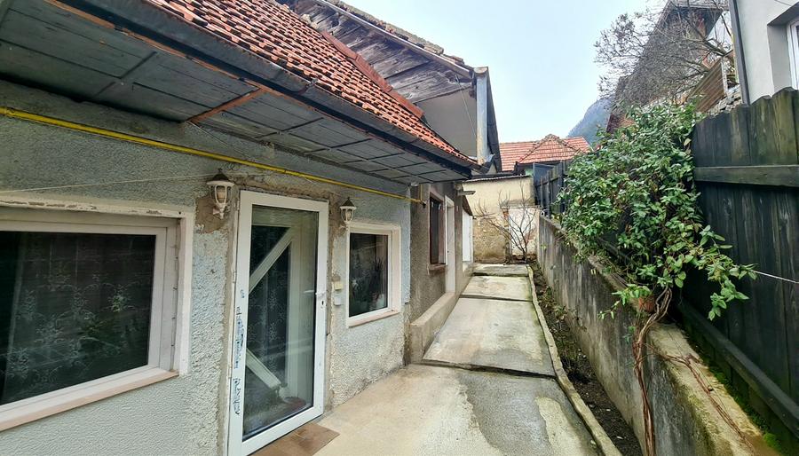 Casă individuală cu 2 camere cu Canalizare în Schei