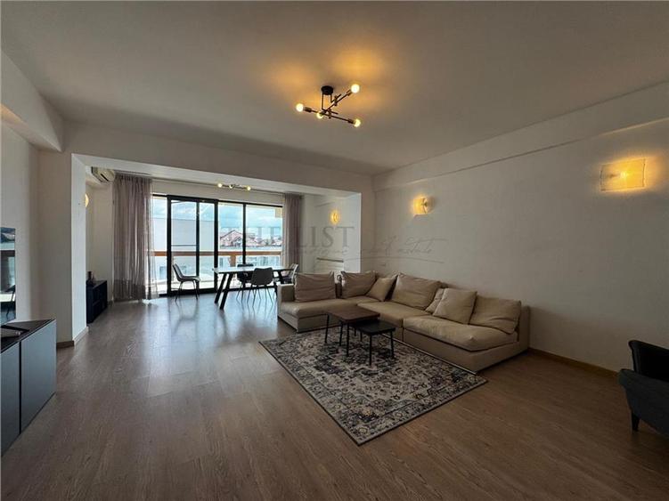 Apartament cu 3 camere decomandat, mobilat în Pipera