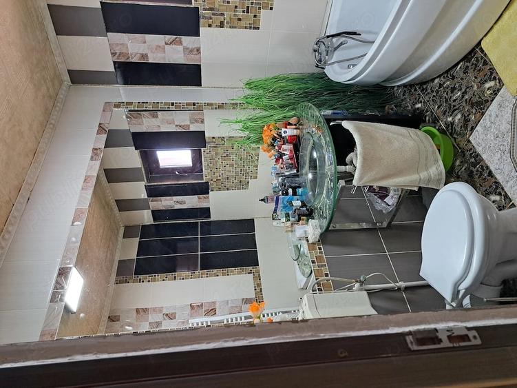 Apartament cu 2 camere semidecomandat în Pod