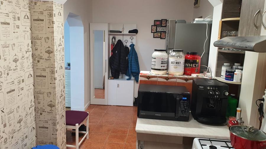 Apartament cu 2 camere semidecomandat, mobilat în Est