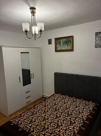 Apartament cu 3 camere decomandat în Calea București
