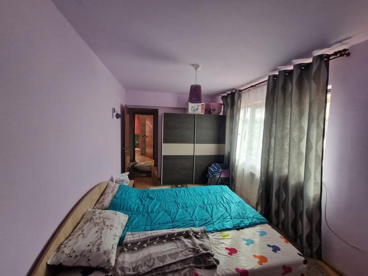 Duplex cu 5 camere cu Canalizare în Florești