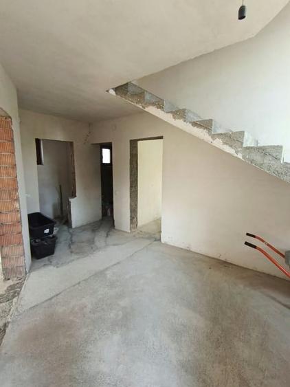 Casă individuală cu 4 camere cu Canalizare în Valea Borcutului