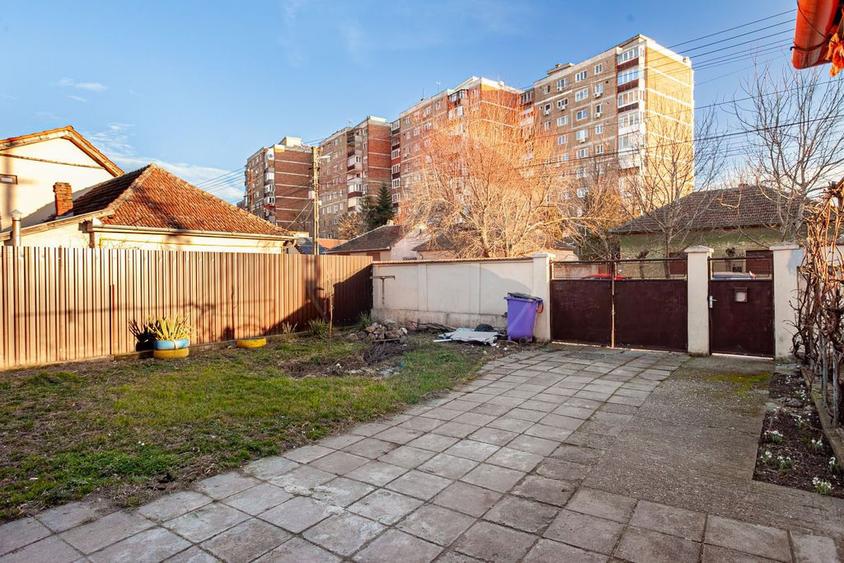 Casă cu 5 camere cu Teren 450 Mp în Central