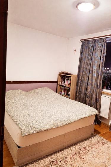 Apartament cu 3 camere semidecomandat în Florești