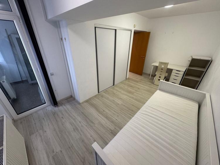 Apartament cu 3 camere decomandat, mobilat în Faleza Nord